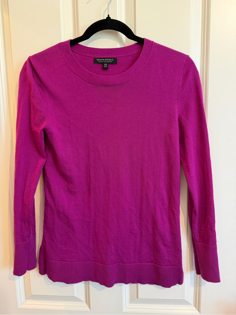 Banana Republic extra fine merino wool dark pink long sleeve sweater, size xs